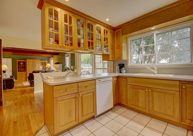 Photo 2 of Single family home for sale at 853 Dorset Dr, Wheaton, IL 60189 | MLS# 12756244 | Listing updated on 2026-09-16