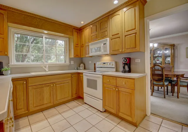 Photo 3 of Single family home for sale at 853 Dorset Dr, Wheaton, IL 60189 | MLS# 12756244 | Listing updated on 2026-09-16