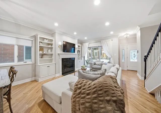 Photo 4 of Townhouse for sale at 2046 N Racine Ave #A, Chicago, IL 60614 | MLS# 12756248 | Listing updated on 2026-09-15