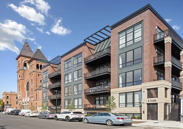 Condo for sale at 1340 W Chestnut St #401, Chicago, IL 60642 | MLS# 12756258 | Listing updated on 2026-09-23
