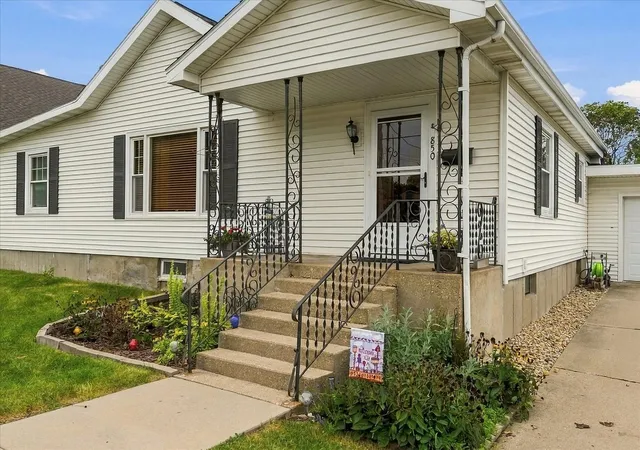 Photo 2 of Single family home for sale at 850 Joliet St, Lasalle, IL 61301 | MLS# 12756265 | Listing updated on 2026-09-21