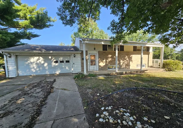 Photo 2 of Single family home for sale at 1407 Searle Dr, Normal, IL 61761 | MLS# 12756276 | Listing updated on 2026-09-13
