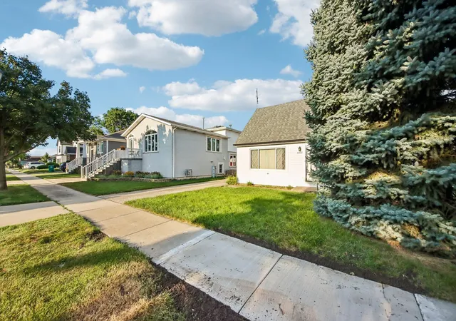 Photo 3 of Single family home for sale at 6502 Chester Ave, Hodgkins, IL 60525 | MLS# 12756298 | Listing updated on 2026-09-16