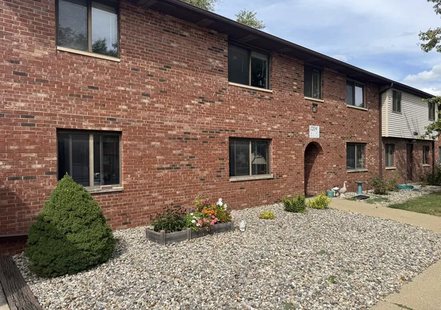 Photo 2 of Condo for sale at 1204 Dean Dr #5, Urbana, IL 61802 | MLS# 12756299 | Listing updated on 2026-10-01