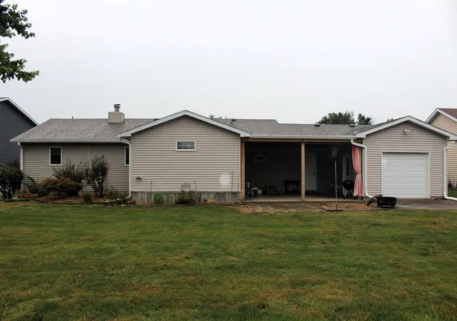 Photo 2 of Single family home for sale at 34 Colonial Dr, Clinton, IL 61727 | MLS# 12756304 | Listing updated on 2026-09-16