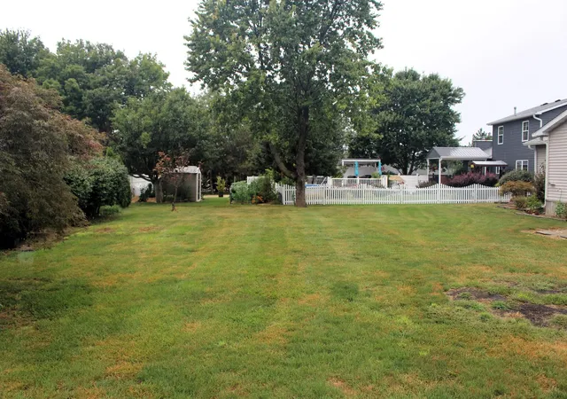 Photo 3 of Single family home for sale at 34 Colonial Dr, Clinton, IL 61727 | MLS# 12756304 | Listing updated on 2026-09-16