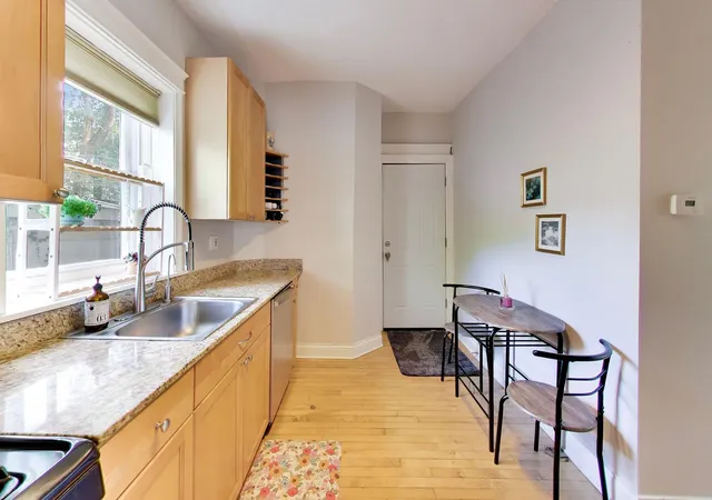 Listing Photo 5 - Condo for sale in building located at 3809 N Ravenswood Ave, Chicago, IL 60613 - Unit #1