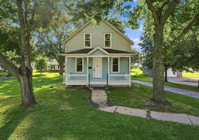 Photo 3 of Single family home for sale at 815 N High St, Port Byron, IL 61275 | MLS# 12756317 | Listing updated on 2026-09-12