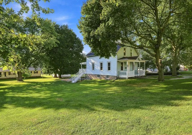 Photo 4 of Single family home for sale at 815 N High St, Port Byron, IL 61275 | MLS# 12756317 | Listing updated on 2026-09-12