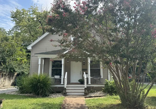 Photo 2 of Single family home for sale at 606 E Webster St, Benton, IL 62812 | MLS# 12756328 | Listing updated on 2026-09-13