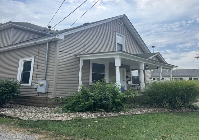 Photo 3 of Single family home for sale at 606 E Webster St, Benton, IL 62812 | MLS# 12756328 | Listing updated on 2026-09-13
