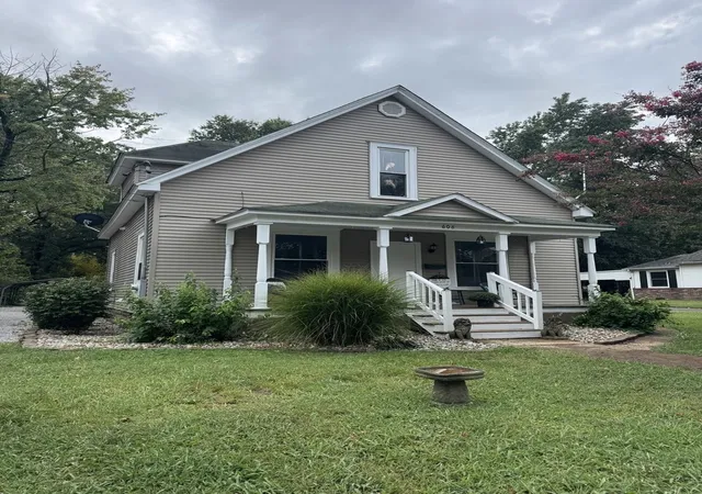 Photo 4 of Single family home for sale at 606 E Webster St, Benton, IL 62812 | MLS# 12756328 | Listing updated on 2026-09-13