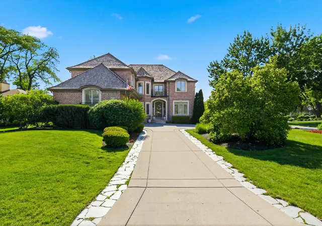 Photo 3 of Single family home for sale at 809 Edgemont Ln, Park Ridge, IL 60068 | MLS# 12756334 | Listing updated on 2026-09-16