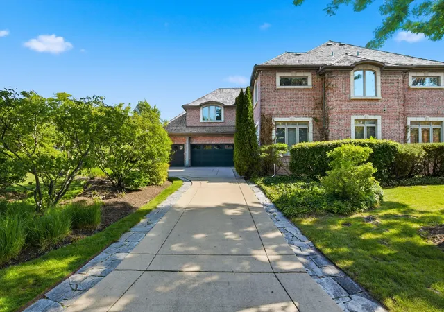 Photo 3 of Single family home for sale at 809 Edgemont Ln, Park Ridge, IL 60068 | MLS# 12756334 | Listing updated on 2026-09-16