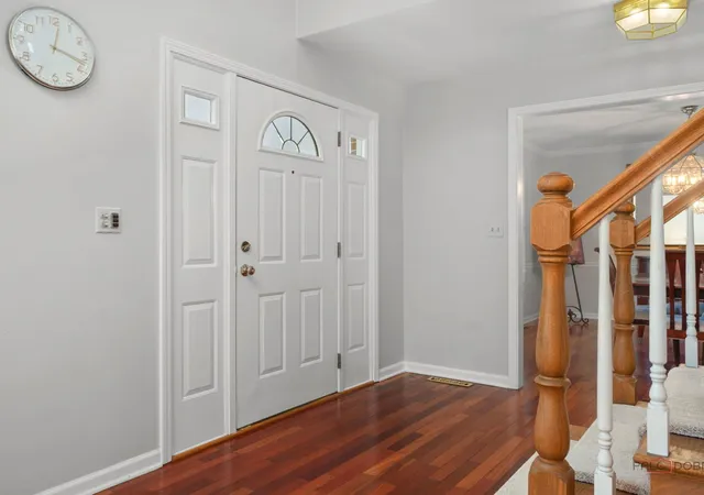 Photo 3 of Single family home for sale at 2140 Kenton Ln, Green Oaks, IL 60048 | MLS# 12756338 | Listing updated on 2026-10-03