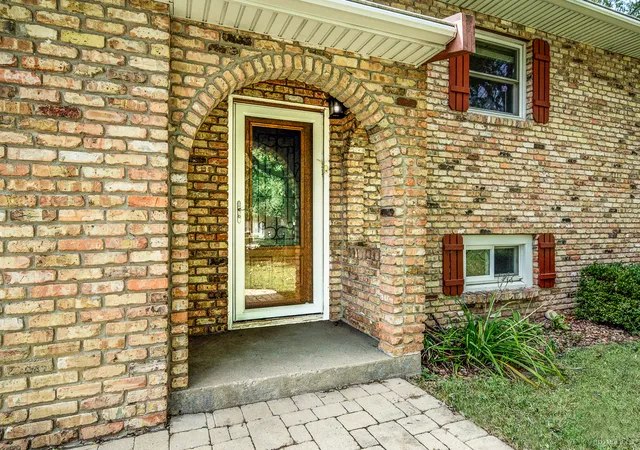 Photo 2 of Single family home for sale at 408 N Locust St, Frankfort, IL 60423 | MLS# 12756347 | Listing updated on 2026-09-29