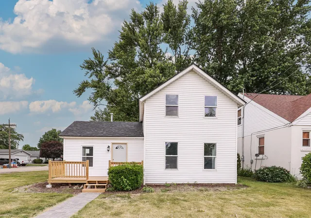 Single family home for sale at 209 S Jackson St, Gardner, IL 60424 | MLS# 12756351