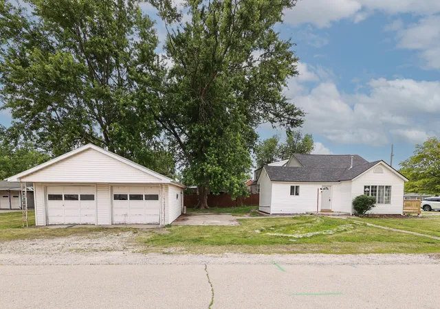 Photo 11 of Single family home for sale at 209 S Jackson St, Gardner, IL 60424 | MLS# 12756351 | Listing updated on 2026-09-29