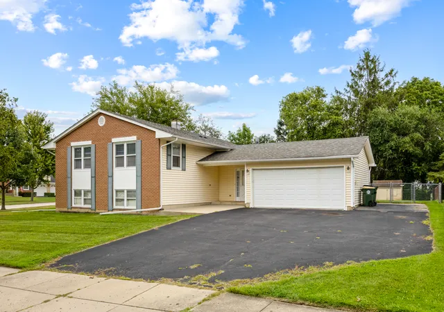 Single family home for sale at 1381 Volkamer Trl, Elk Grove Village, IL 60007 | MLS# 12756353