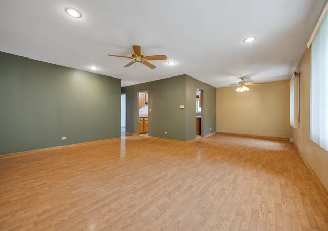 Photo 2 of Single family home for sale at 1381 Volkamer Trl, Elk Grove Village, IL 60007 | MLS# 12756353 | Listing updated on 2026-09-21