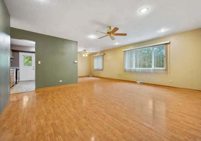Photo 3 of Single family home for sale at 1381 Volkamer Trl, Elk Grove Village, IL 60007 | MLS# 12756353 | Listing updated on 2026-09-21