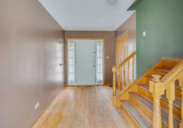 Photo 4 of Single family home for sale at 1381 Volkamer Trl, Elk Grove Village, IL 60007 | MLS# 12756353 | Listing updated on 2026-09-21