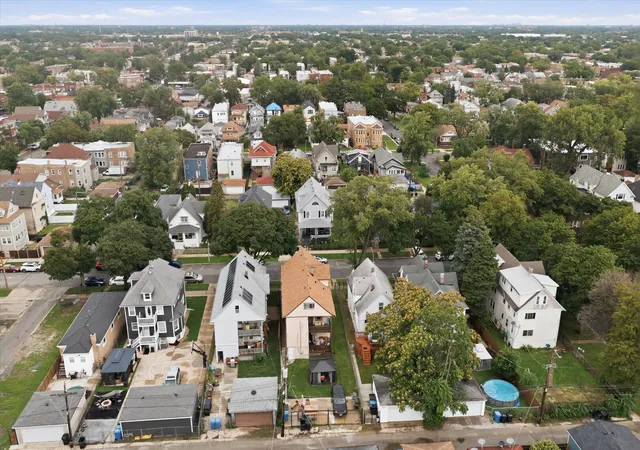 Listing Photo 2 - Condo for sale in building located at 5513 W Cortez St, Chicago, IL 60651