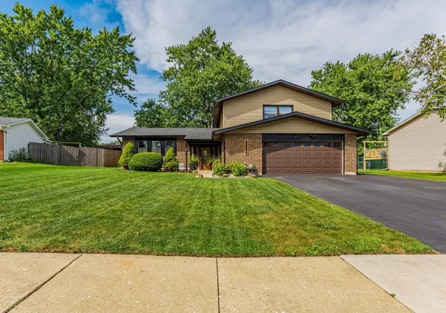 Photo 1 of Single family home for sale at 349 Knight Ct, Bolingbrook, IL 60440 | MLS# 12756365 | Listing updated on 2026-09-26