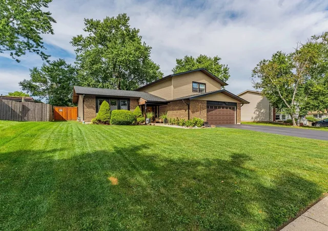 Photo 2 of Single family home for sale at 349 Knight Ct, Bolingbrook, IL 60440 | MLS# 12756365 | Listing updated on 2026-09-26
