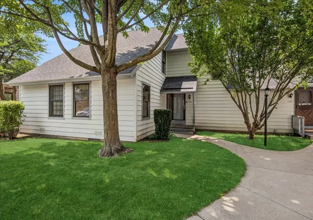 Photo 1 of Townhouse for sale at 722 Shepard Ct, Gurnee, IL 60031 | MLS# 12756374 | Listing updated on 2026-09-16