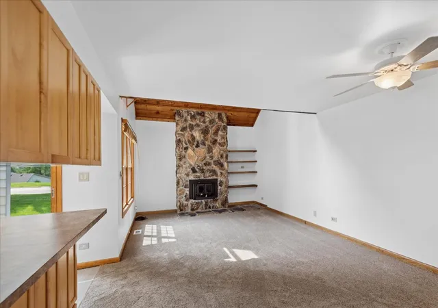 Photo 3 of Townhouse for sale at 722 Shepard Ct, Gurnee, IL 60031 | MLS# 12756374 | Listing updated on 2026-09-16
