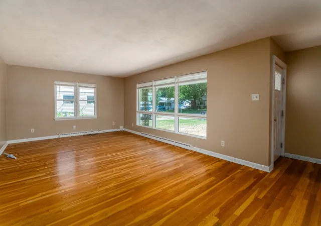 Photo 3 of Single family home for sale at 208 S Pine Ln, Carbondale, IL 62901 | MLS# 12756377 | Listing updated on 2026-09-24