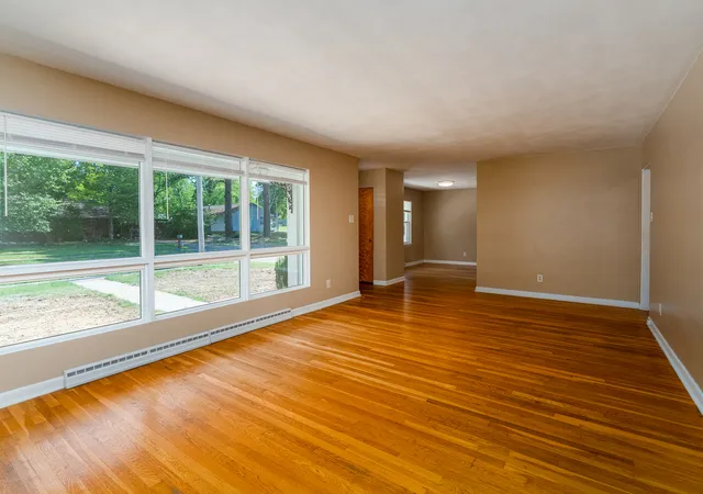 Photo 4 of Single family home for sale at 208 S Pine Ln, Carbondale, IL 62901 | MLS# 12756377 | Listing updated on 2026-09-24