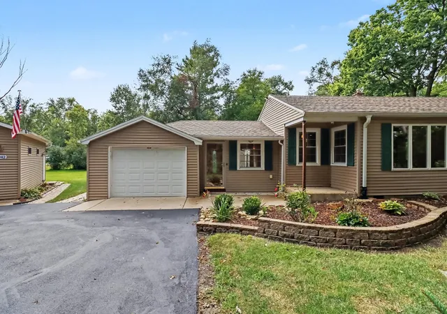Photo 2 of Single family home for sale at 19942 Keystone Ave, Matteson, IL 60443 | MLS# 12756384 | Listing updated on 2026-09-24