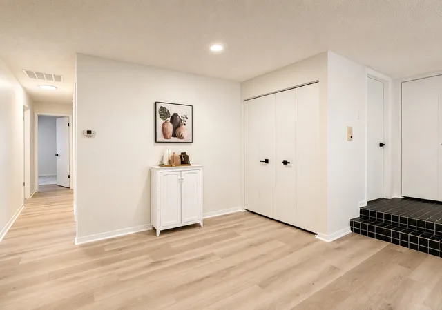Listing Photo 3 - Condo for sale in building located at 11151 Cottonwood Dr, Palos Hills, IL 60465 - Unit #19C