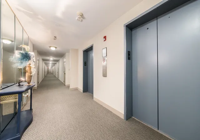 Listing Photo 5 - Condo for sale in building located at 4601 W Touhy Ave, Lincolnwood, IL 60712 - Unit #506