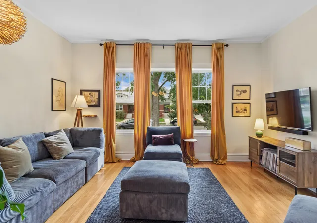 Photo 4 of Single family home for sale at 4834 W Cullom Ave, Chicago, IL 60641 | MLS# 12756436 | Listing updated on 2026-09-21