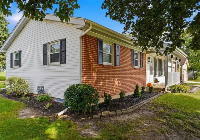Photo 3 of Single family home for sale at 1267 Sunnymeade Dr, Rochelle, IL 61068 | MLS# 12756449 | Listing updated on 2026-09-12