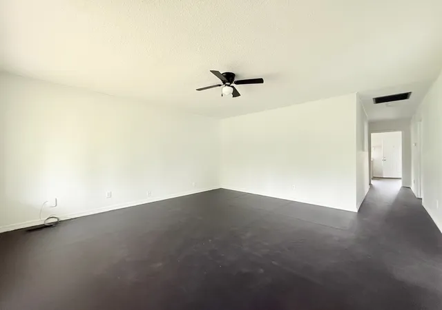 Photo 3 of Single family home for sale at 609 S Ledford St, Harrisburg, IL 62946 | MLS# 12756462 | Listing updated on 2026-09-26