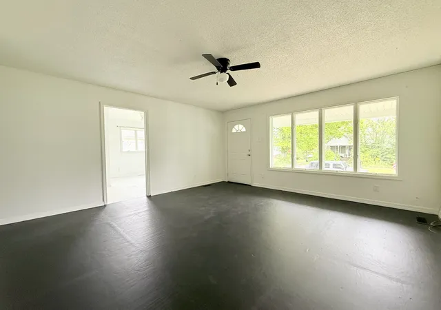 Photo 4 of Single family home for sale at 609 S Ledford St, Harrisburg, IL 62946 | MLS# 12756462 | Listing updated on 2026-09-26