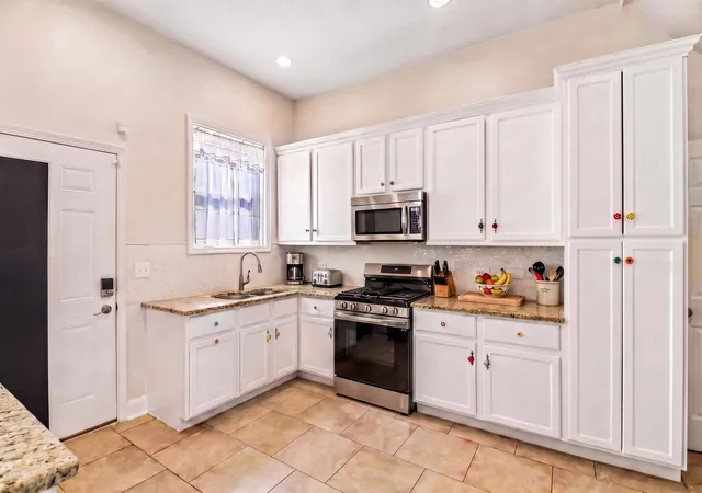 Photo 3 of Single family home for sale at 929 S Bell Ave, Chicago, IL 60612 | MLS# 12756472 | Listing updated on 2026-09-16