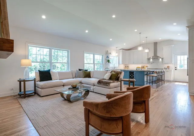 Photo 4 of Single family home for sale at 707 Brierhill Rd, Deerfield, IL 60015 | MLS# 12756481 | Listing updated on 2026-10-20