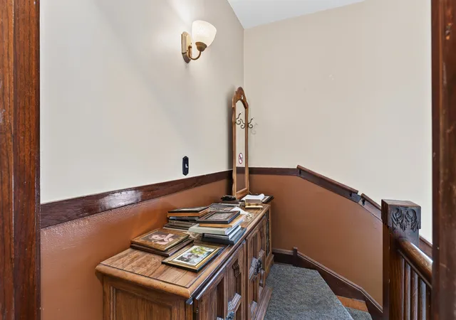 Listing Photo 4 - Condo for sale in building located at 5200 W Byron St, Chicago, IL 60641