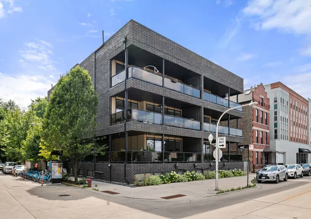 Photo 2 of Sale Pending at 2324 N Winchester Ave #102, Chicago, IL 60614 | MLS# 12756492 | Listing updated on 2026-10-06