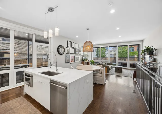 Listing Photo 5 - Condo for sale in building located at 2324 N Winchester Ave, Chicago, IL 60647 - Unit #102