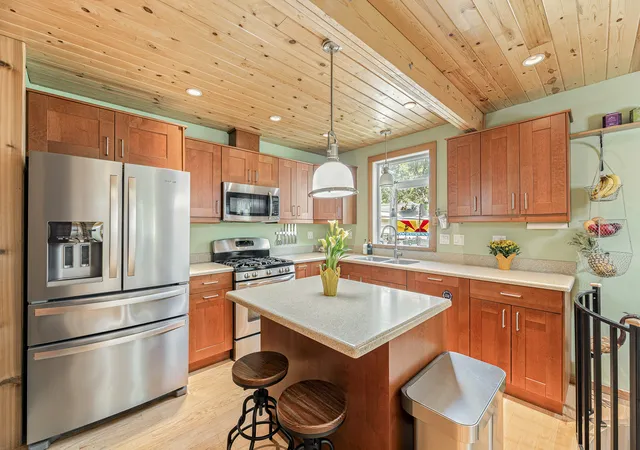 Photo 3 of Single family home for sale at 31 S Holly Ave, Fox Lake, IL 60020 | MLS# 12756501 | Listing updated on 2026-09-19
