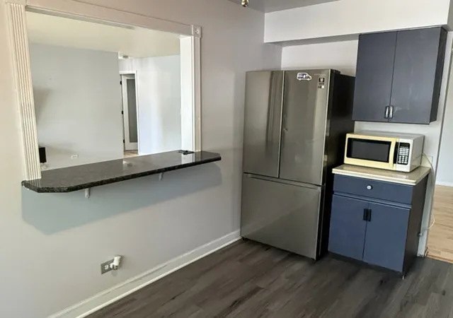 Listing Photo 4 - Condo for sale in building located at 25 E Palatine Rd, Arlington Heights, IL 60004 - Unit #212