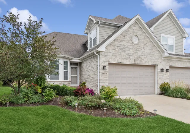 Townhouse for sale at 2737 Nicole Cir, Aurora, IL 60502 | MLS# 12756513