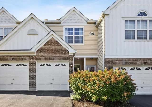 Townhouse for sale at 111 Arboretum Dr, Lombard, IL 60148 | MLS# 12756522