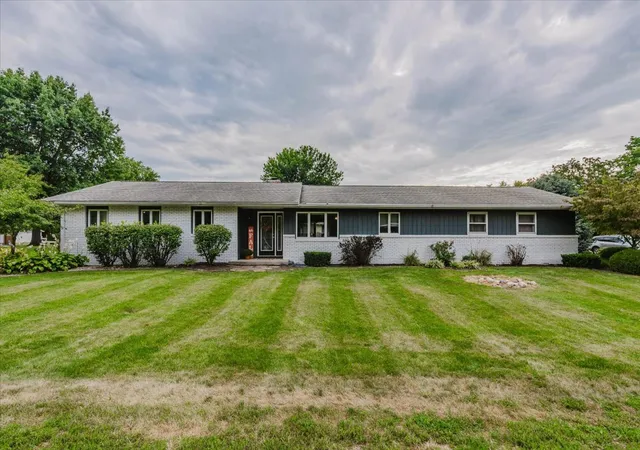 Photo 1 of Single family home for sale at 400 S Mary St, Atlanta, IL 61723 | MLS# 12756531 | Listing updated on 2026-09-12